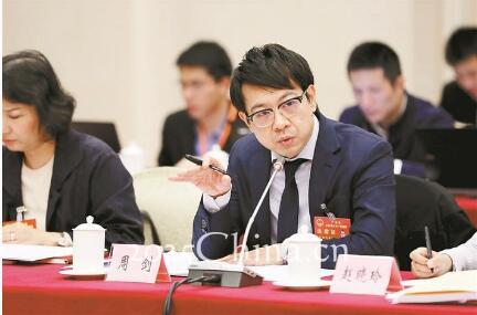深圳可率先在學(xué)校開展機(jī)器人編程創(chuàng)客教育